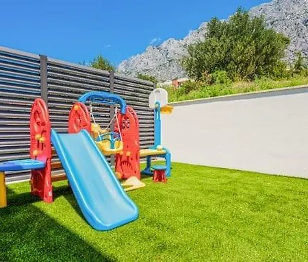 Sunny Lux -