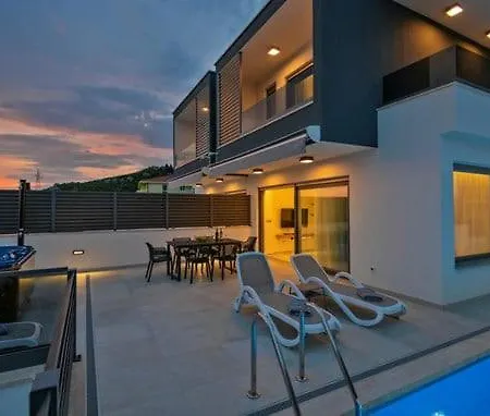 Sunny Lux - *