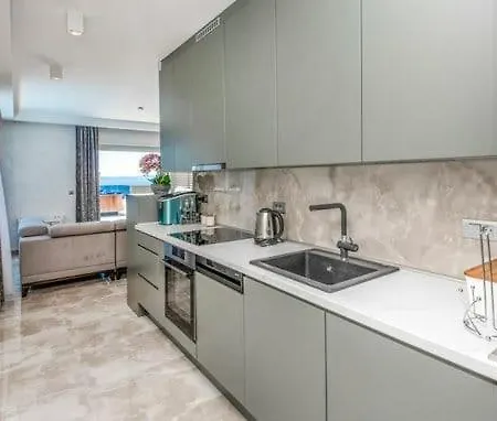Sunny Lux - 4* ماكارسكا