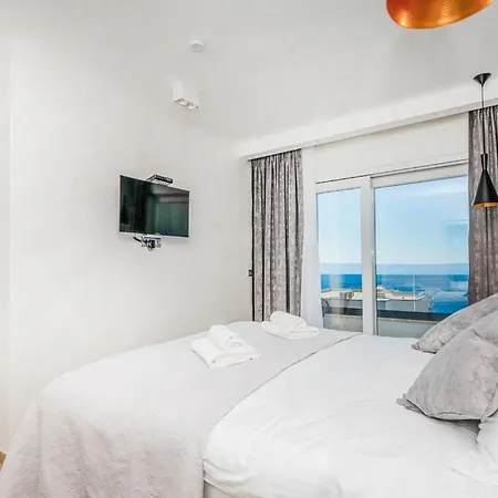 Sunny Lux -